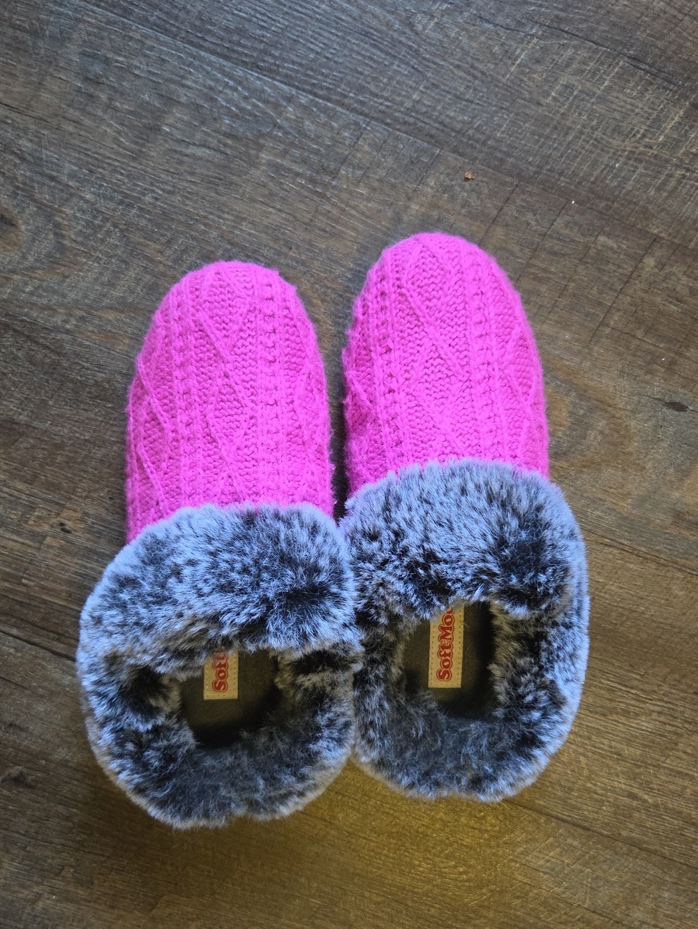 Softmoc Women’s Hot Pink Cable-Knit Faux Fur Slip-On Slippers